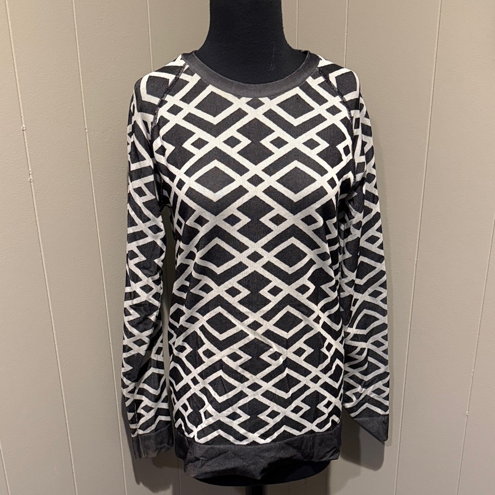 Sweaty Betty Women XL Black and White Geometric Knit Muscle Tee